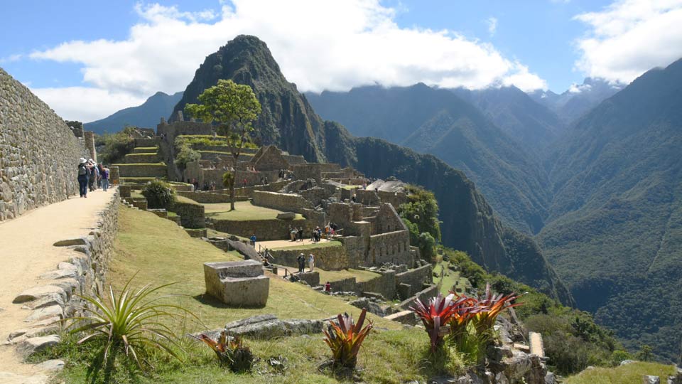 luxury tours in peru machu picchu