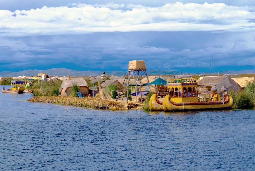 where is lake titicaca floating islands