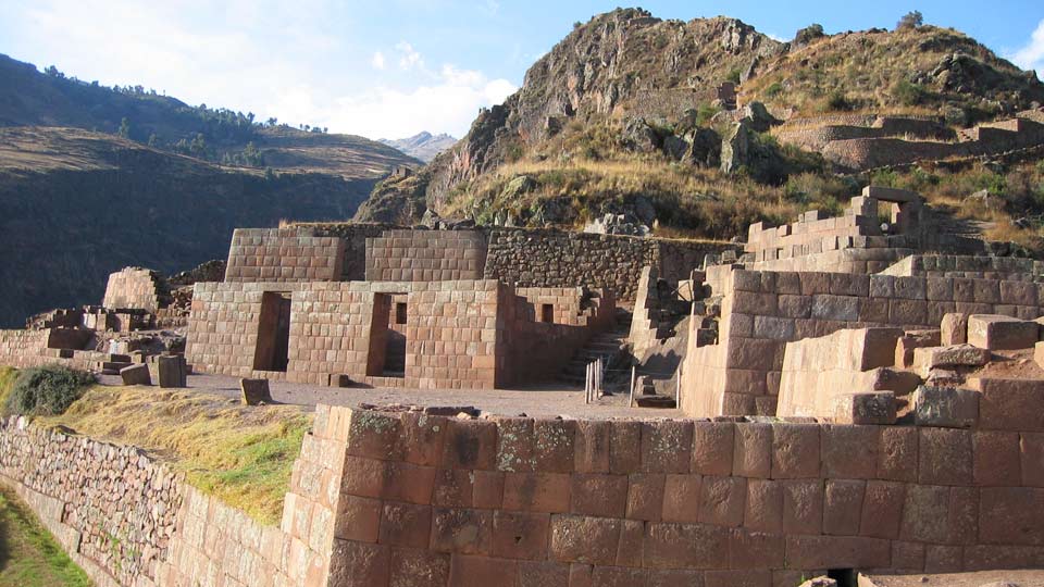 visit pisac in sacred valley tour from cusco