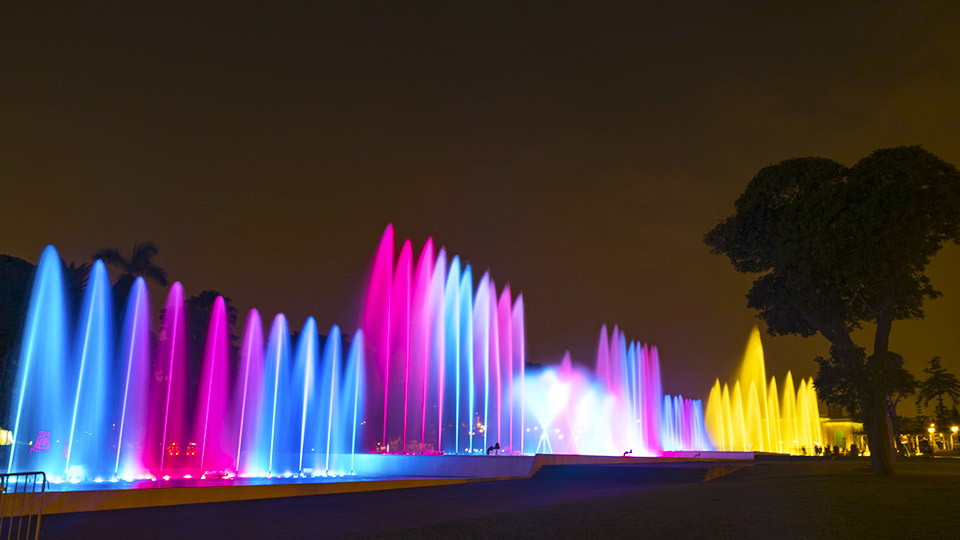 things to do in lima at night water fountain park