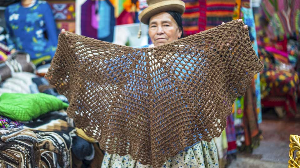 souvenirs to buy in peru alpaca clothing