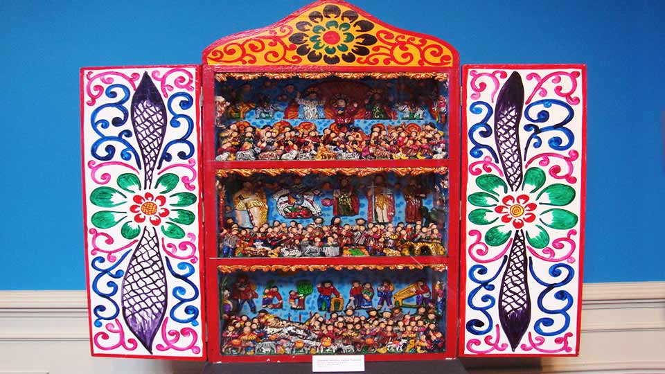 souvenirs to buy in peru retablo
