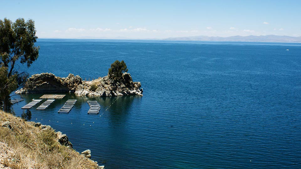 titicaca highest navigable lake description