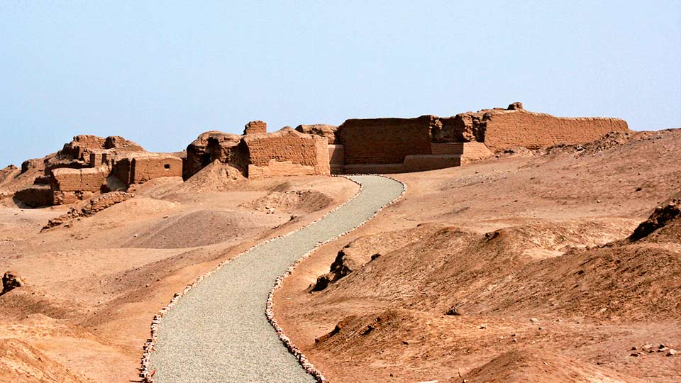 getaways from lima pachacamac