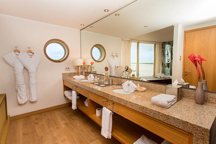 amazon discovery cruise bathrooms