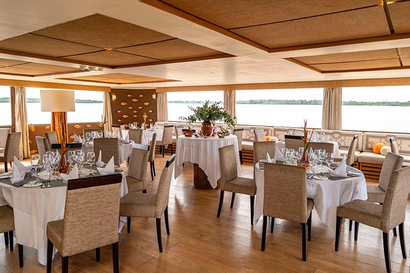 amazon discovery cruise dinning room